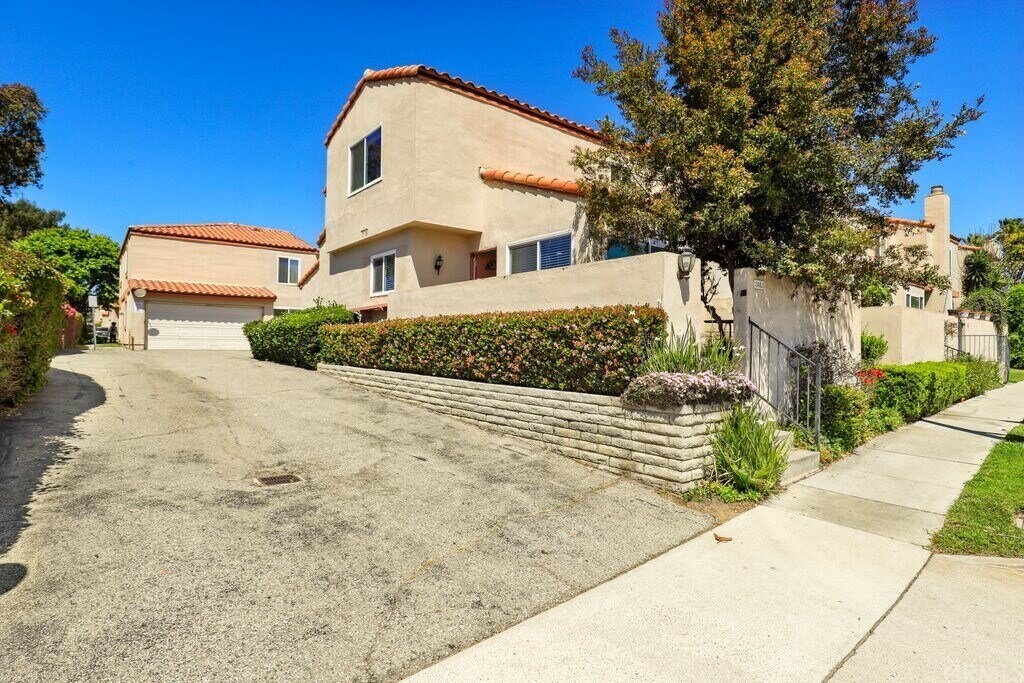 Spacious 2-Bed, 2.5-Bath with Resort-Style... - Spacious 2-Bed, 2.5-Bath with Resort-Style...