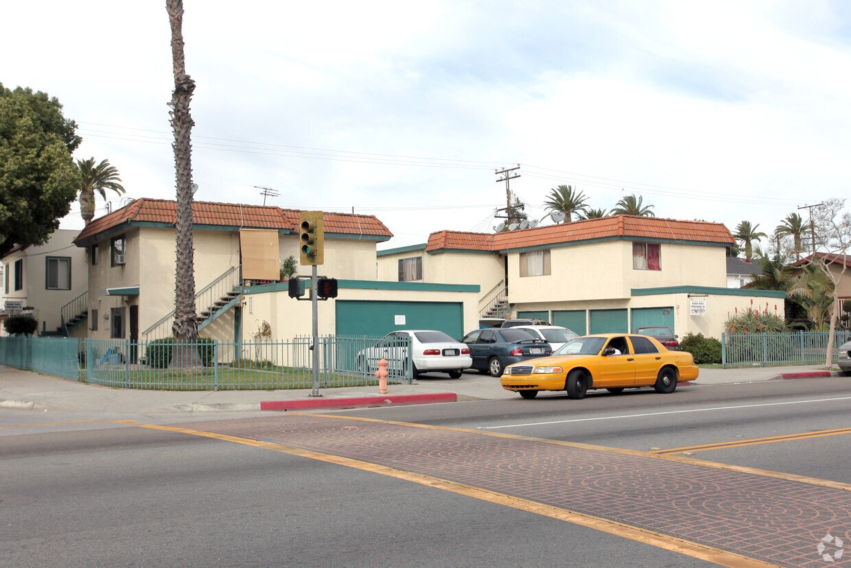 Building Photo - 2817-2821 Zoe Ave