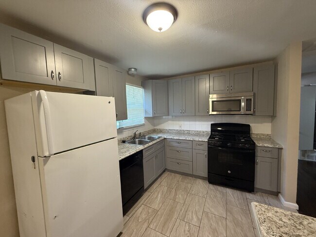 Foto del edificio - "Charming 4-Bedroom Dallas Retreat with 2 ...