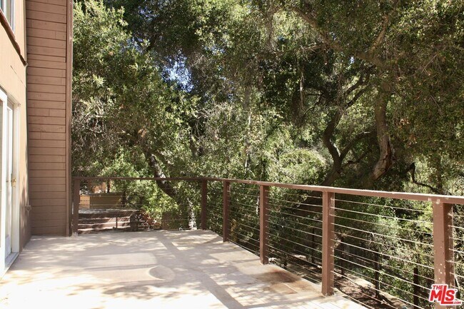 Foto del edificio - 1578 Topanga Skyline Dr