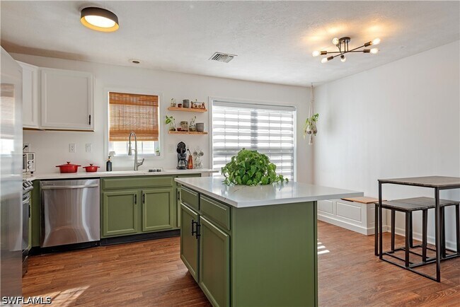Foto del edificio - 481 Leawood Cir