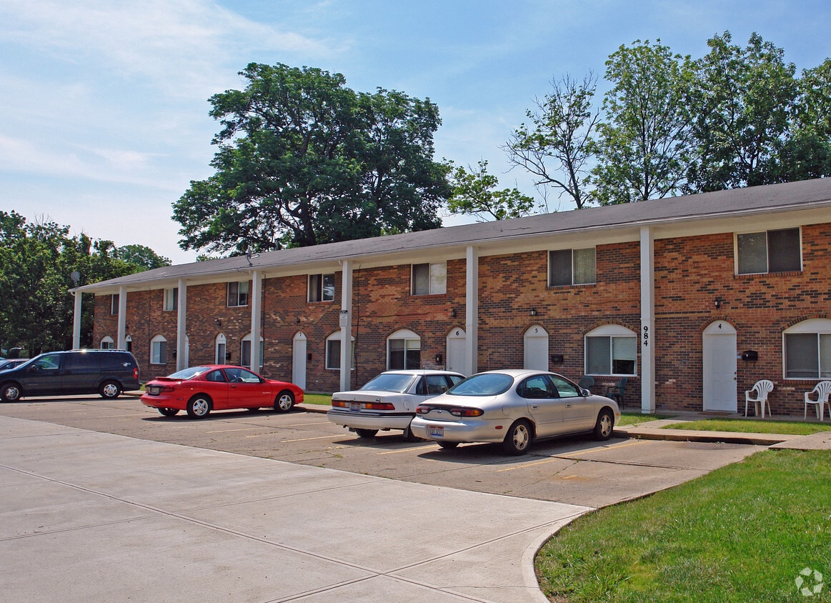 Building Photo - 984 Somerset Dr