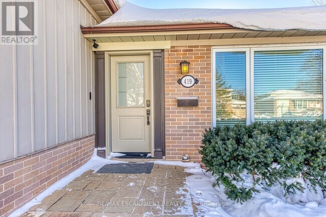 Photo du bâtiment - 419 Yale Crescent