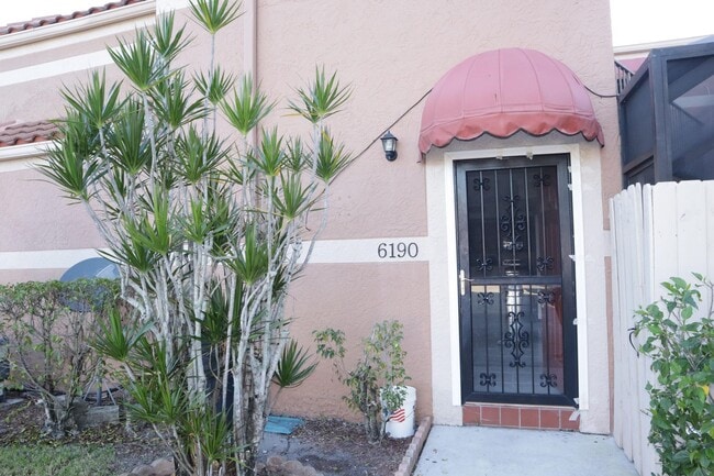 Building Photo - 6190 Seven Springs Blvd