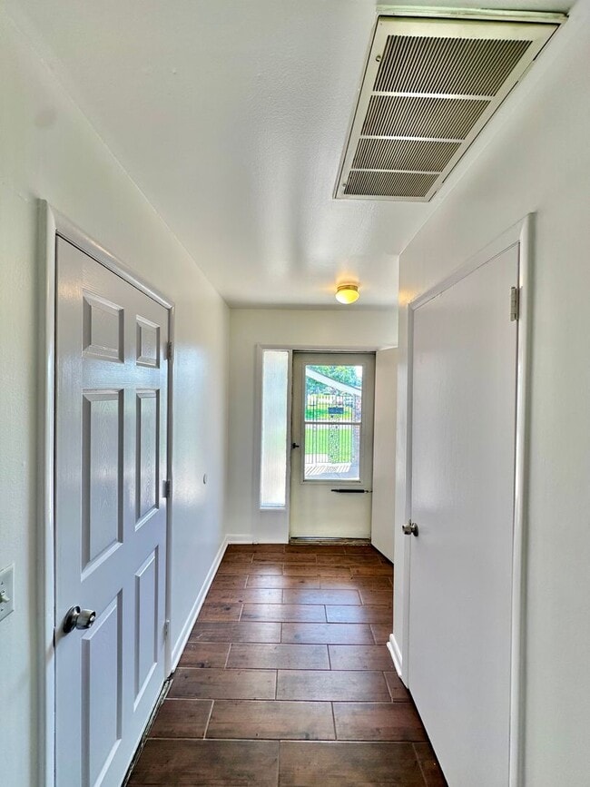 Building Photo - 3 BED 2 BATH-Longview Acres 2nd