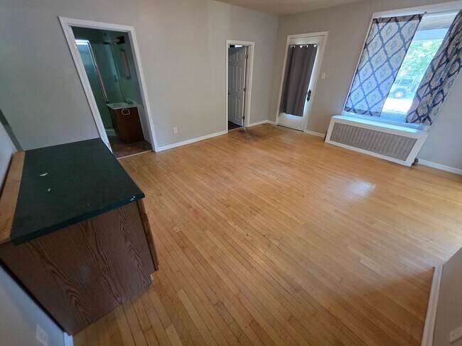 Foto del edificio - 1812 Kendall St