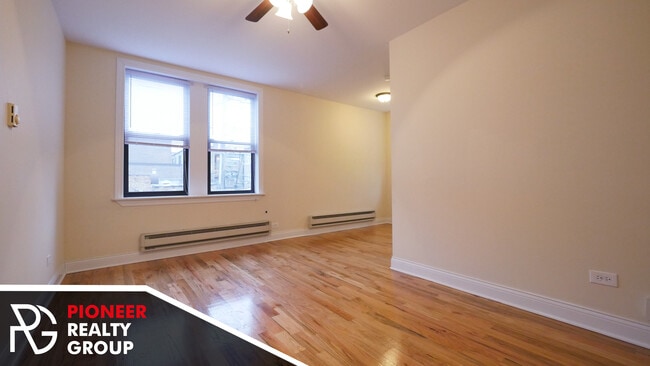 Building Photo - 818 W Diversey Pky