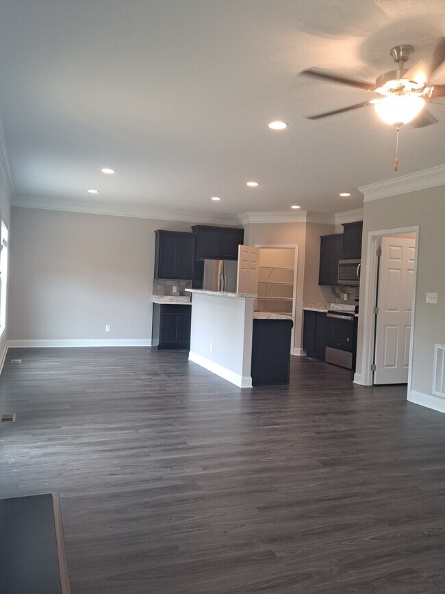 Foto del edificio - 9218 Upstream Ln
