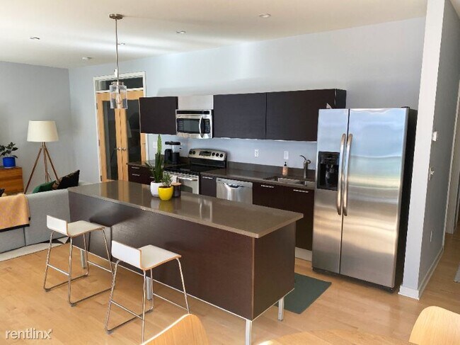 Foto del edificio - 3104 W Lake St