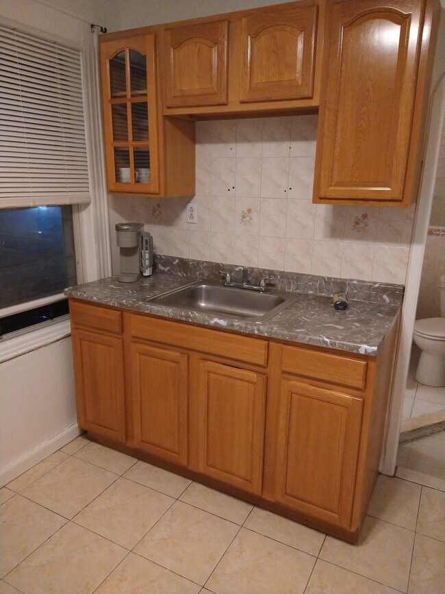 Foto del edificio - 10438 48th Ave