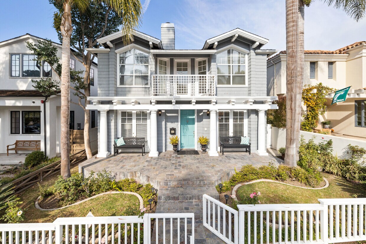 Beautiful Front Entrance - 561 35th St