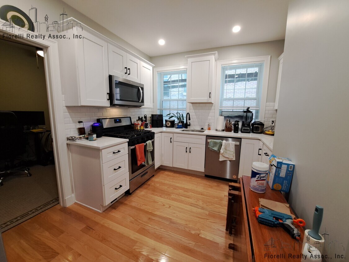 Primary Photo - 178 Endicott St