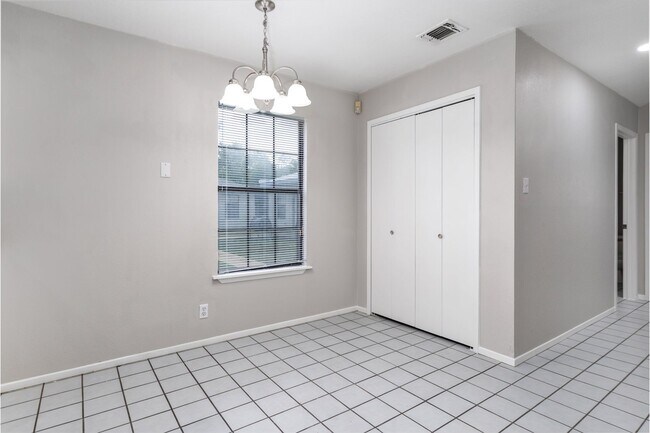 Foto del edificio - 927 W Formosa Blvd