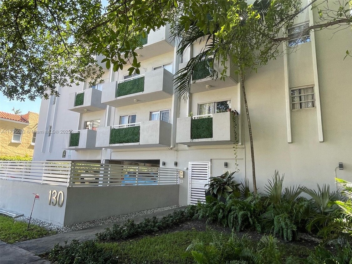 Foto principal - 130 Mendoza Ave