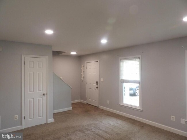 Building Photo - 413 Forest Ct