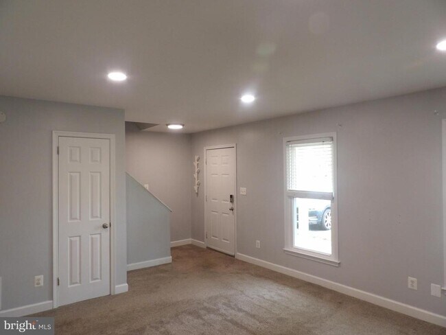 Foto del edificio - 413 Forest Ct