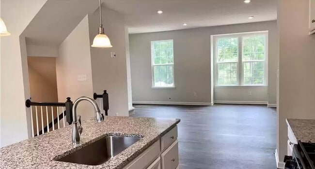 Building Photo - 243 Stonehurst Dr