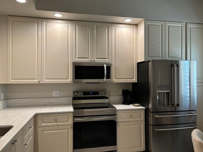 Building Photo - 33 Harbour Isle Dr W