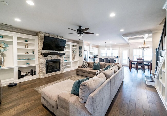 Living Room - 1045 Presidents Ln