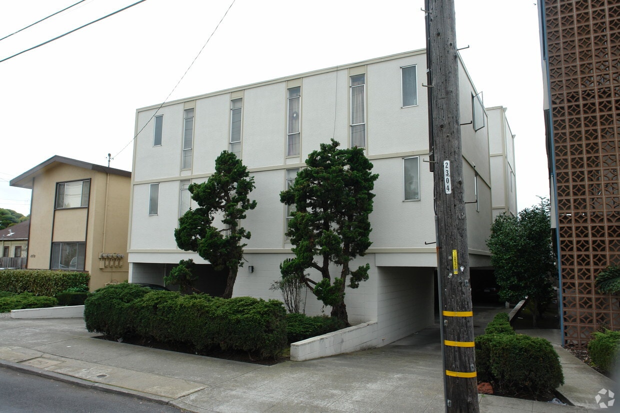 Building Photo - 1068 Kains Ave