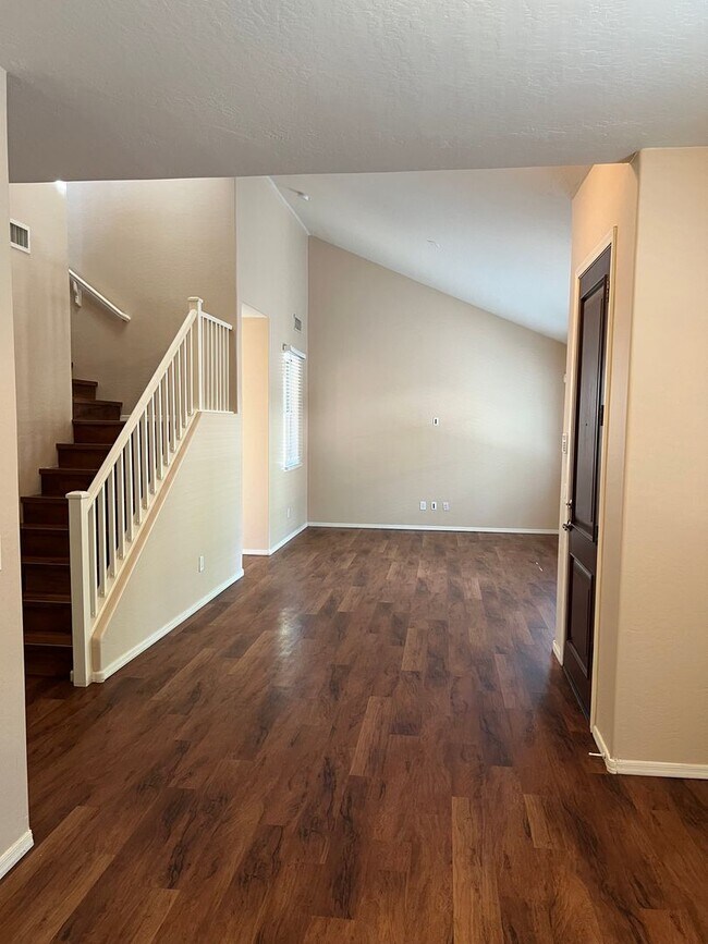 Foto del edificio - 3-bedroom + Loft remodeled with community ...