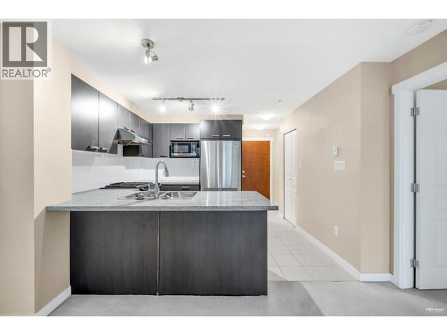 Photo du bâtiment - 9399-9399 Tomicki Ave