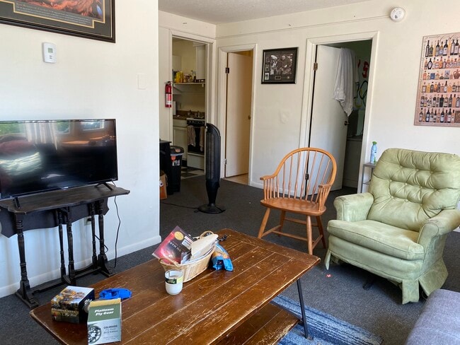 Building Photo - 27 Hickok Pl