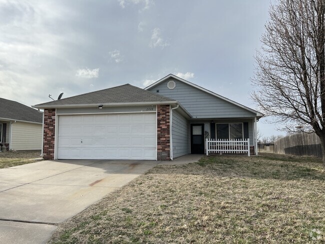 Building Photo - 2444 E Conquest St