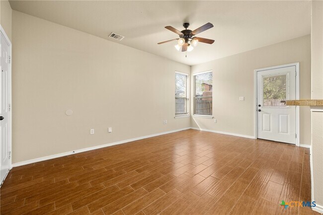 Foto del edificio - 1011 Brown Rock Dr