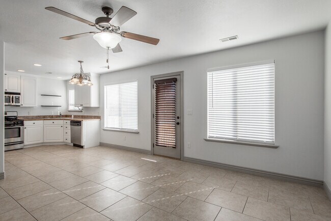 Foto del edificio - 1849 S 550 W