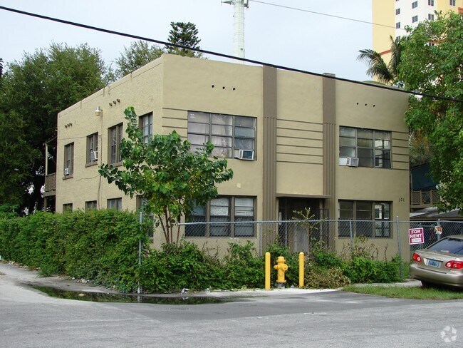 Foto del edificio - 101-115 NE 78th St