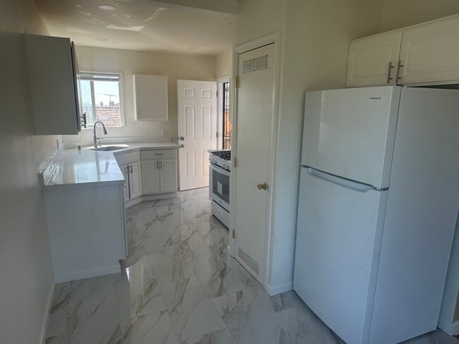 Foto del edificio - 2774 Madera Ave- 2407 LB/ 2029 L/ 2027 R