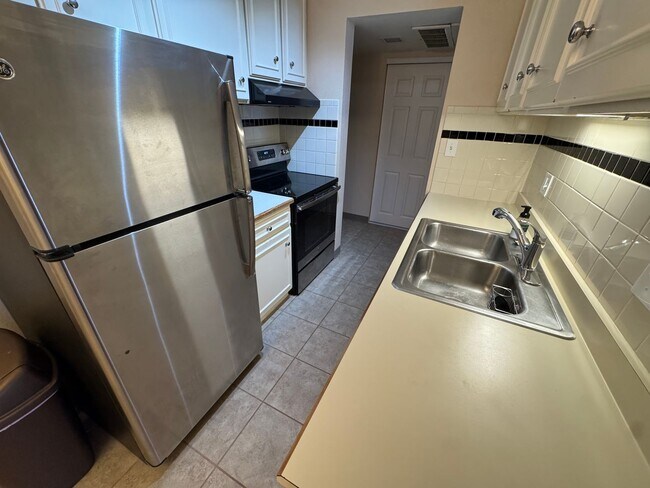 Foto del edificio - Spacious single bedroom condo in SE Denver