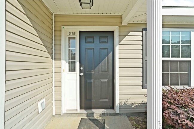 Building Photo - 315 S Bridgeport Dr