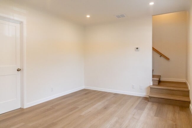 Building Photo - 1000-1006 Tilton