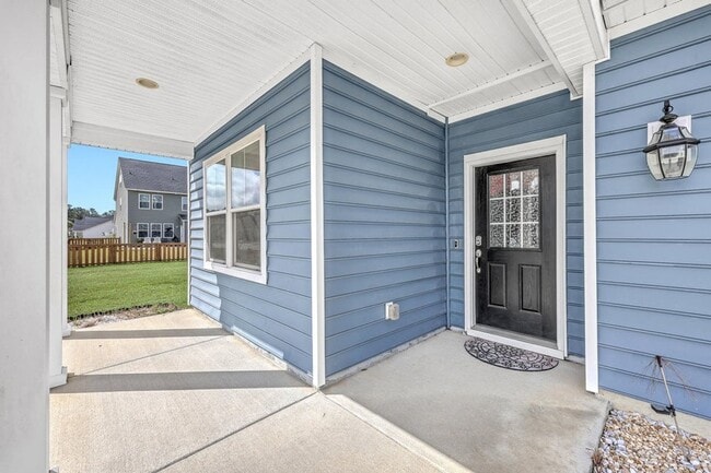 Foto del edificio - 6 Bedroom, 4.5 Bathroom Home in Cane Bay - Summerville