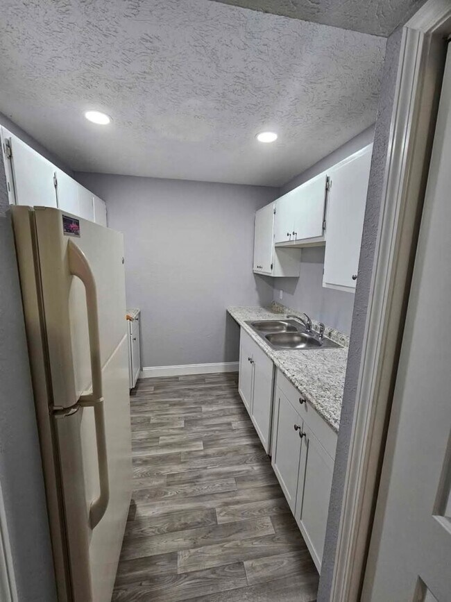 Foto del edificio - 345 McVey Rd