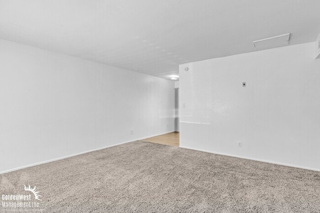 Building Photo - Beautiful 2Bdm 1Ba Apartment with Private ...