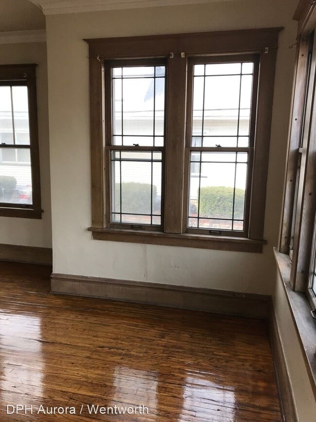 Building Photo - 306 N Locust St