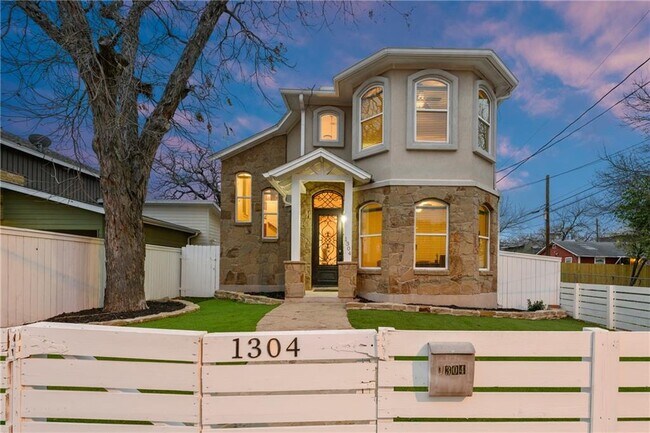 Building Photo - 1304 Leona St