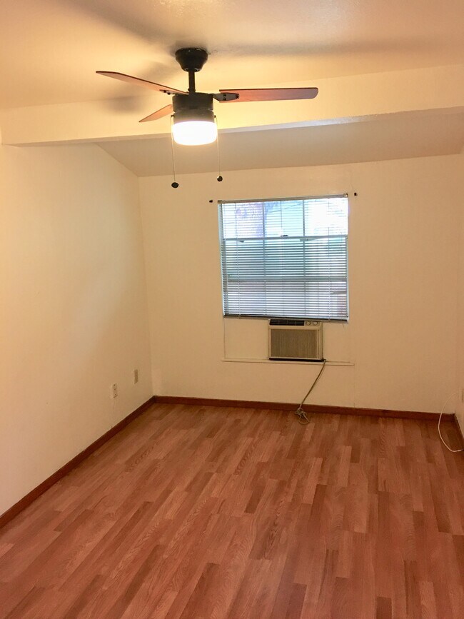 BEDROOM - 1823 T St