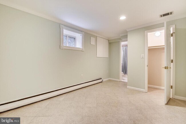 Foto del edificio - 5813 Midhill St