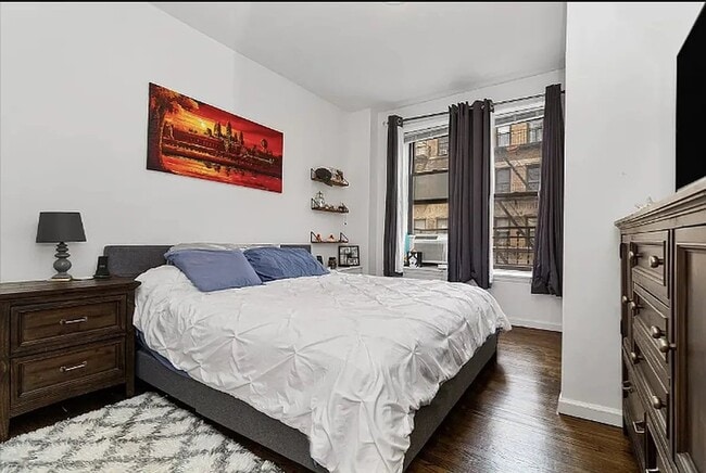 Building Photo - 6 W 107th St
