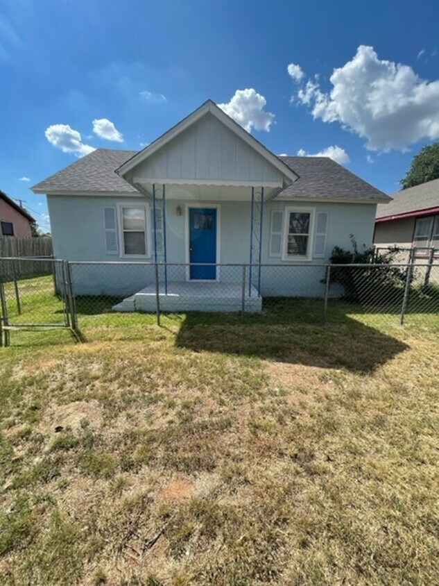 Foto principal - Beautiful 2 Bed Home! Highland School Dist...