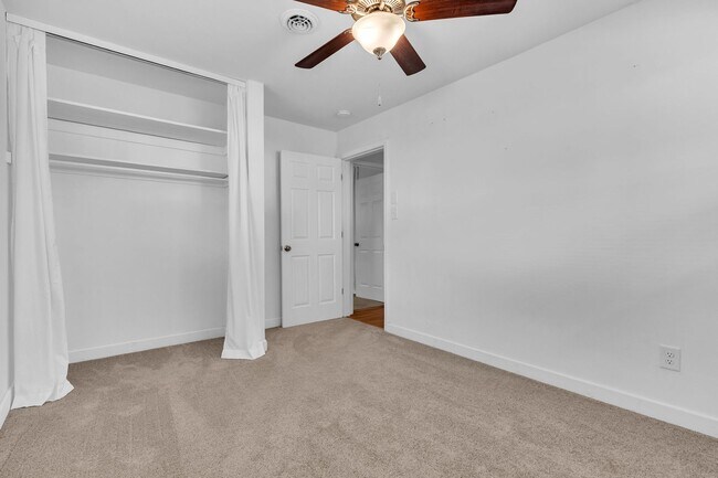 Building Photo - Newly Remodeled 3 Bedroom Home in Knoxville | Fenced Yard | Washer & Dryer Included