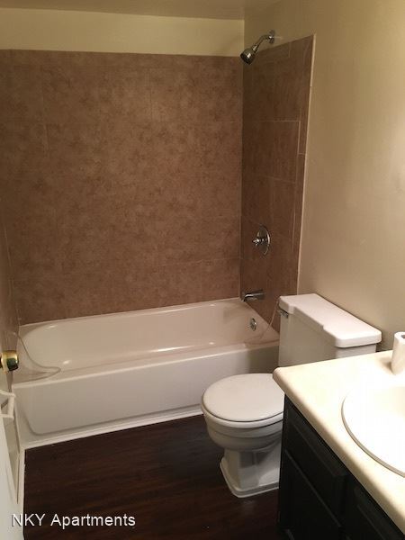 Building Photo - 1002 Parkvale Ct