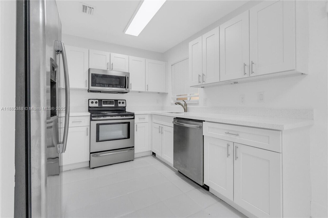 Primary Photo - 1428 NE 2nd Ave