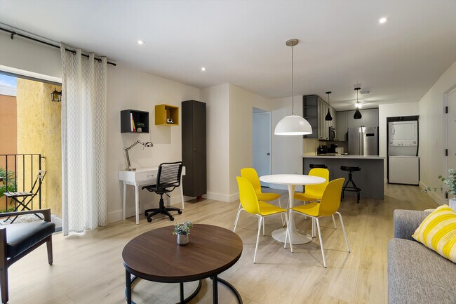 Espacio de trabajo - 2727 NW 17th Ter