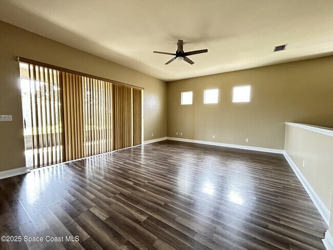 Foto del edificio - 1215 Clubhouse Dr