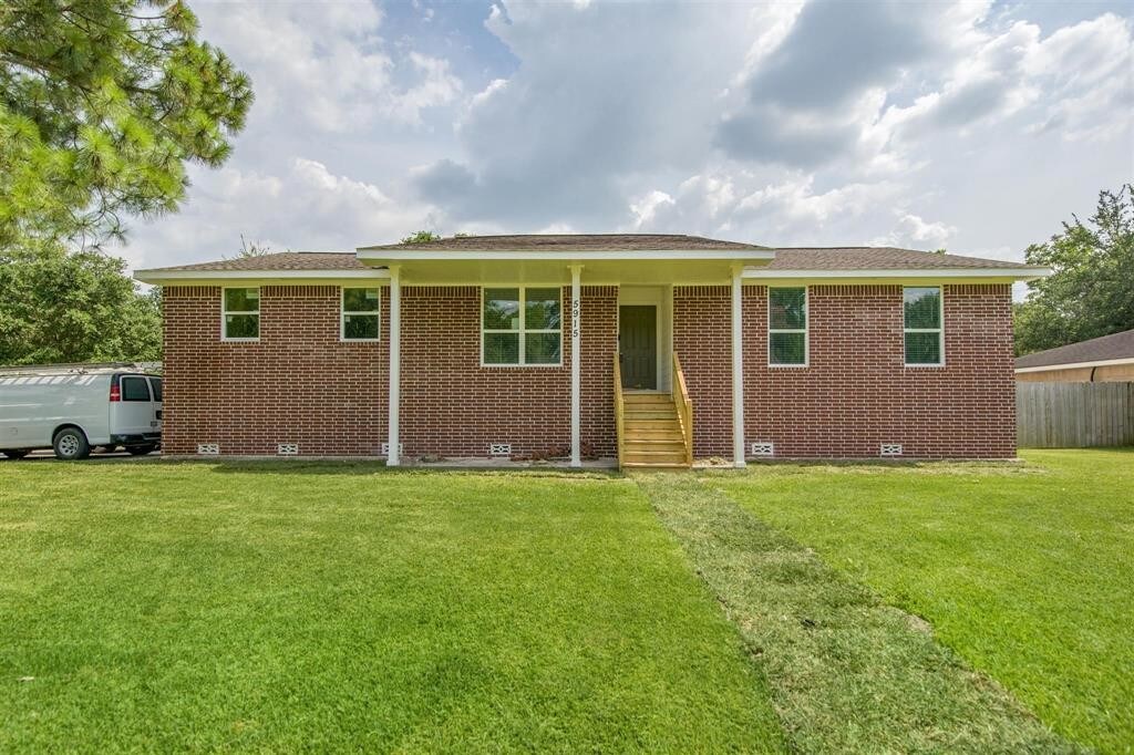 Foto principal - 5915 Ludington Dr